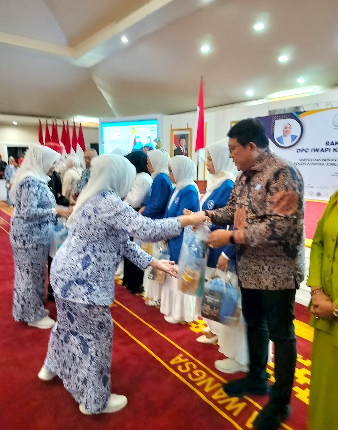 Menghadiri Undangan Rakercab-IX DPC IWAPI  Kabupaten Bogor